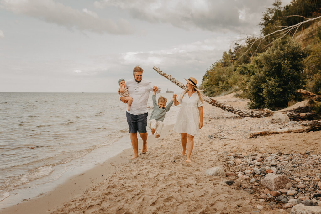 sesja rodzinna na plaży Mechelinki